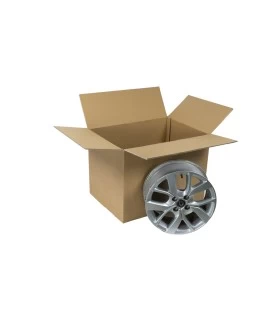 Caja de cartón de canal doble con piezas de desguace metálicas en su interior.